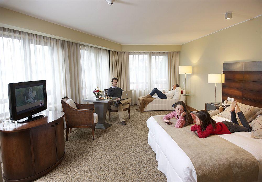 Radisson Hotel Puerto Varas Exterior photo Family room