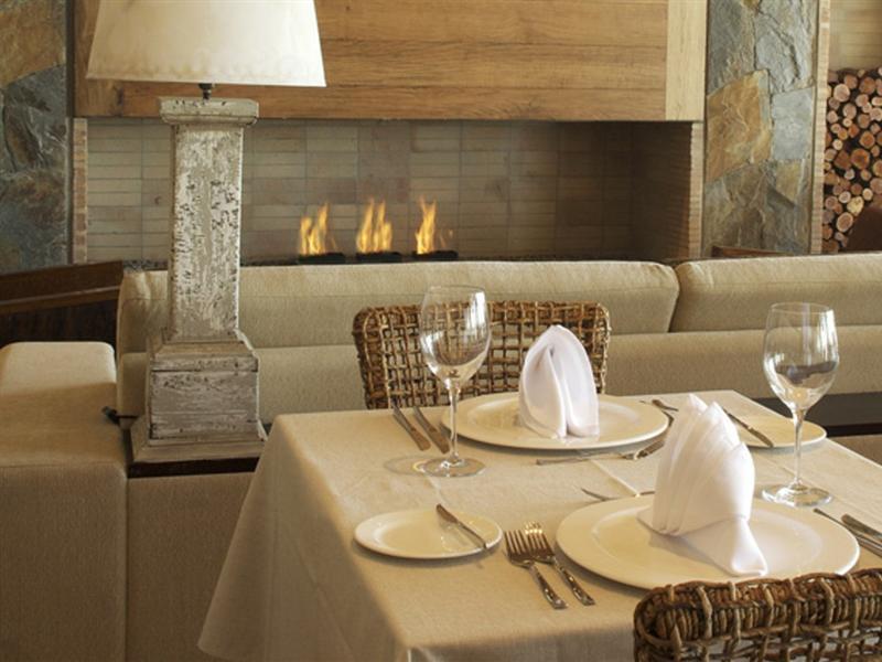 Radisson Hotel Puerto Varas Restaurant photo The restaurant