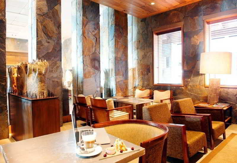 Radisson Hotel Puerto Varas Exterior photo The interior of the lounge