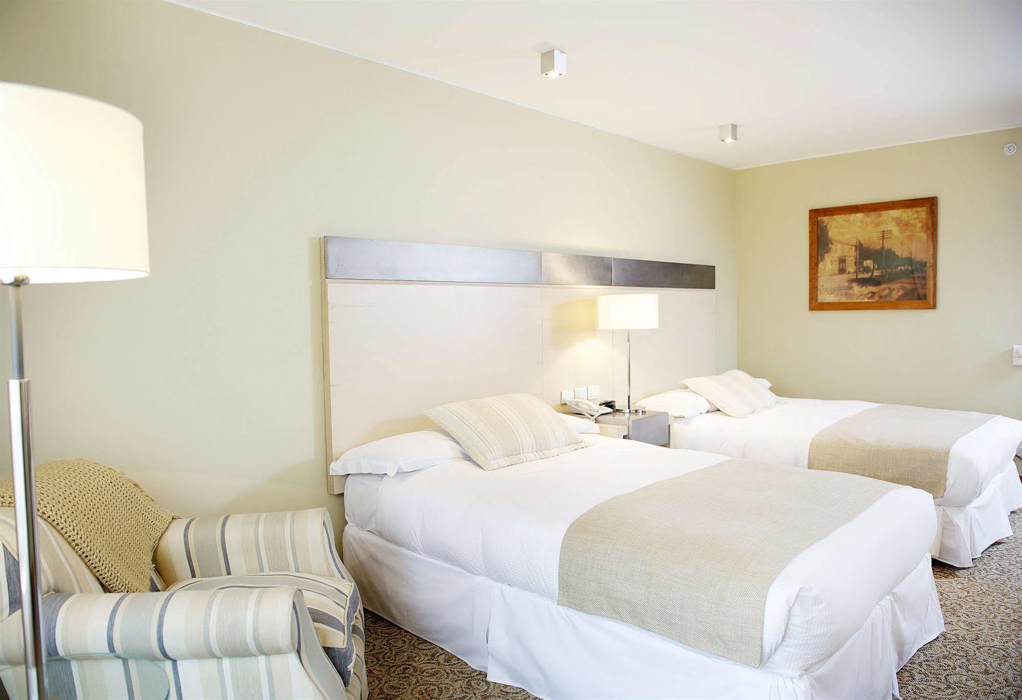 Radisson Hotel Puerto Varas Exterior photo A room at the hotel