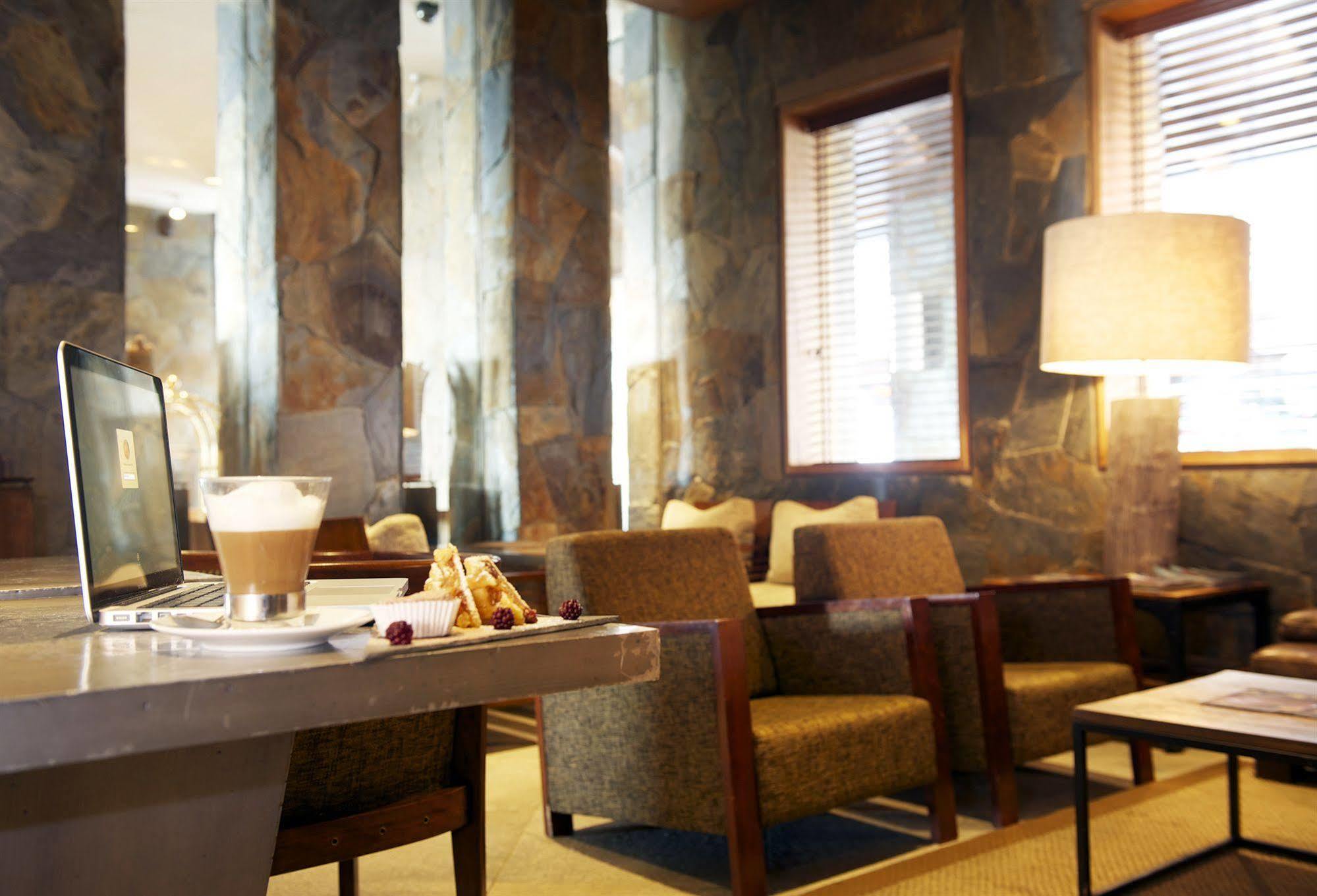 Radisson Hotel Puerto Varas Exterior photo The lounge at the airport