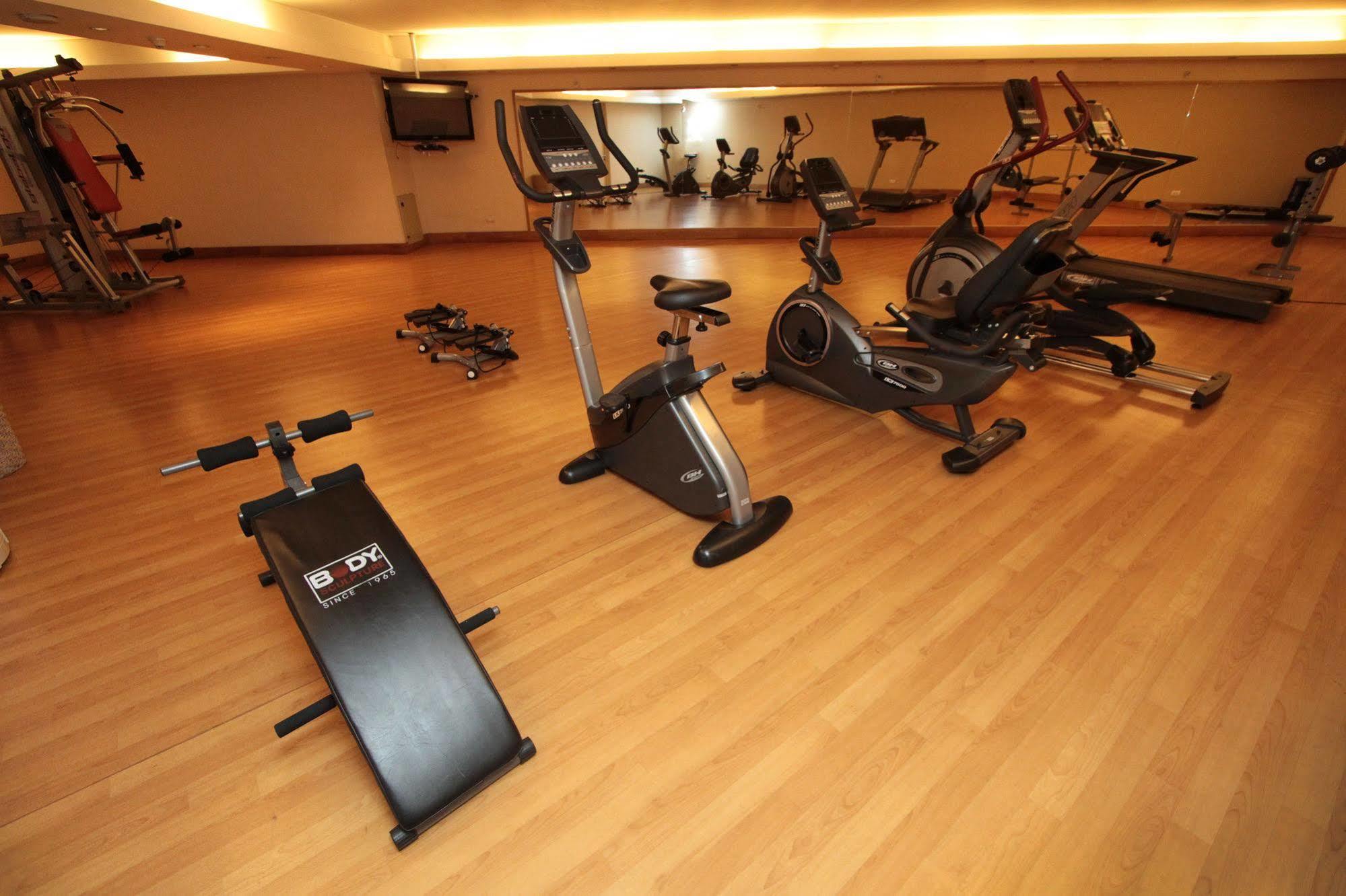 Radisson Hotel Puerto Varas Exterior photo A gym