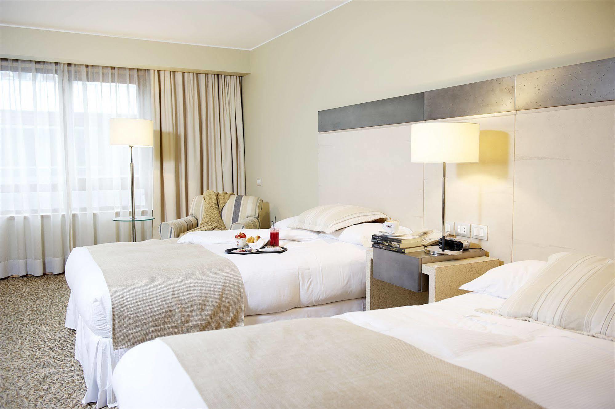 Radisson Hotel Puerto Varas Exterior photo A typical room at the hotel